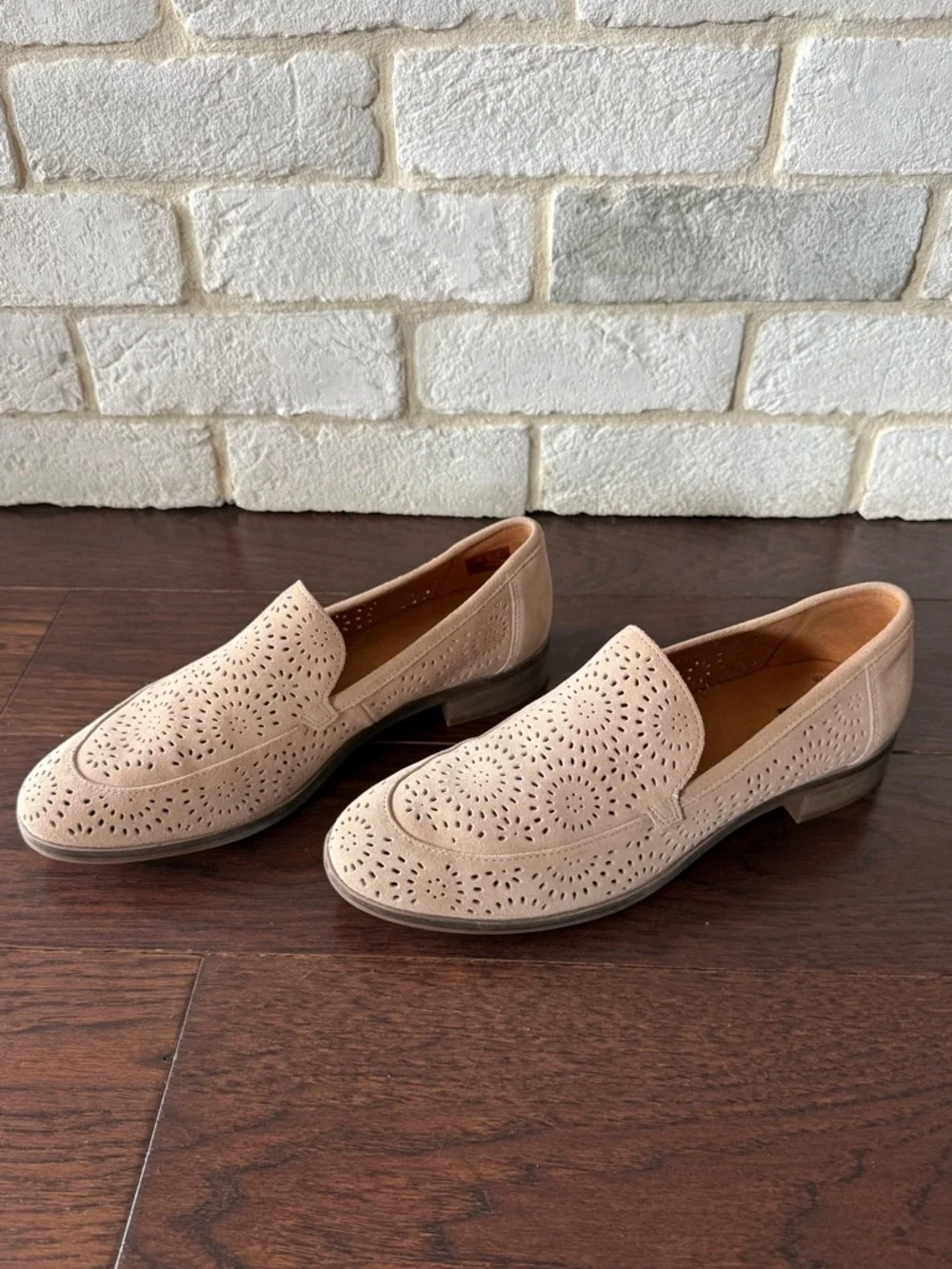 Clarks Women’s Trish Calla Loafer — Sand Suede EUC! - Picture 7 of 11